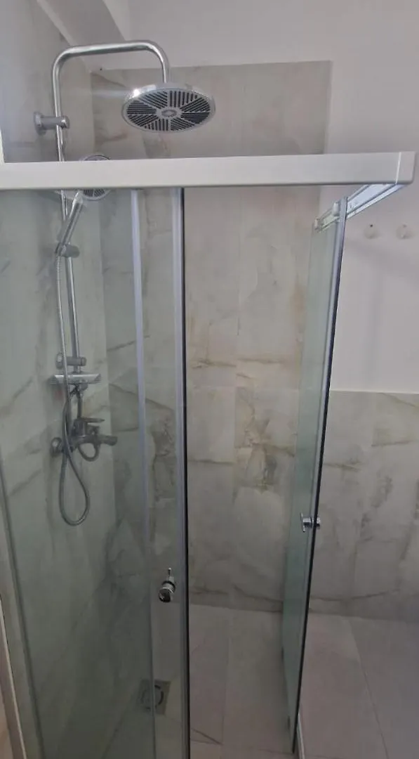 Osho Apartment Tirana 0*,  Albania